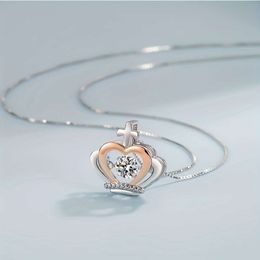 Collana con pendente a corona di strass elegante e alla moda squisita Accessori decorativi Regalo di laurea di compleanno per le vacanze per la sorella