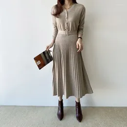 Casual Dresses Runway 2023 Autumn Women Sweater Dress Long Chic Vintage Single Breasted Pleated V-Neck Lace Up Knitted