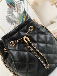 2023 Luxurys Designers Clutch large Shopping Bags Handheld bag accessories and chains are equipped with handbags, mirrors, short chain handles, and can be hand bags 10A