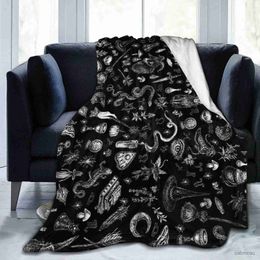 Blankets Witch's Hat Black Bats and Decorated Pumpkins for Sofa Bed Couch Chair Halloween Theme Flannel Throw Blanket Gift Spiderwebs R231207