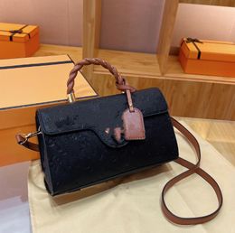 Wholesale Fashion Popular Good-looking Messenger Bag Small Fresh Woven Niche Scarfs Pink Handbag for Women
