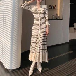 Casual Dresses French Women Long Stripped Knitted Dress Elegant Stitching Ruffles Hem Single Breaseted V-neck Flare Sleeve Sweater Q672