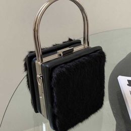 Fashion Furry Niche Design Versatile Plush Mini Chain Change Crossbody Handheld Clip Small Bag 122123a