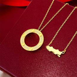 Luxury Diamond Necklaces Pendants High version buckle Rose Gold Ring Light Luxury Net Red Pendant Titanium Steel Clavicle Chain Designer Jew