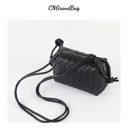 2024 Genuine Leather Woven Small Square Bag t Zipper Single Shoulder Crossbody Pillow Soft Camera Exquisite for Women 10a Fashion Luxury Cross Handbag Wallet