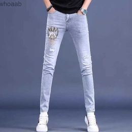 Men's Jeans Korea Version Mens Gray White Jeans Ripped Slim Stretch Jeans Light Luxury Embroidery Jeans Stylish Sexy Street Jeans; YQ231208