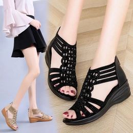 Dress Shoes 2023 Fashion Summer Soft Leather Zipper Roman Sandals Mother Comfort Wedge Black Ladies Hollow Out