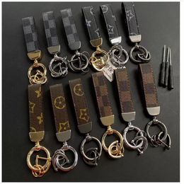 Creativity Presbyopia Print Car Keychain Bag Pendant Charm Jewellery Keyring Holder for Men Gift Fashion PU Leather Flower Grid Desi290m