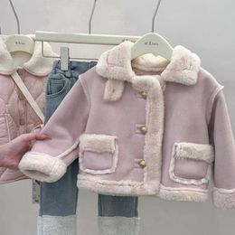 Зимнее замшевое пальто для маленьких девочек, утепленная верхняя одежда из хлопка и флиса для девочек, милые модные повседневные куртки для девочек 231207