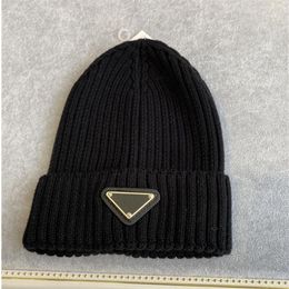 Fashion Beanie hats Man Woman Skull Caps Warm Autumn Winter Breathable Fitted Hat 8 Colour Cap Highly Quality2426