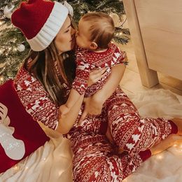 Family Matching Outfits Mommy and Me Clothes Christmas Pyjamas Set for Soft Cute Sleepwear Adults Kids 2 Pieces Suit Xmas Look 231207