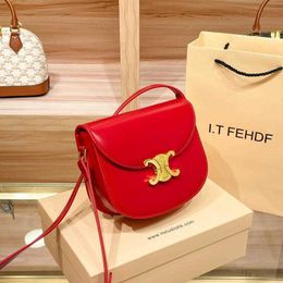 Teen triomphes Designer bag luxury leather Triumphal Arch genuine saddle 2024 new autumn and winter black gold red highend feeling niche tofu crossbody f