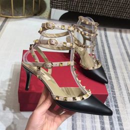 Scarpe eleganti Moda Tacco a spillo sottile Cinturino alla caviglia in pelle di vacchetta forma a gabbia Punta a punta Décolleté Scarpe da sera per feste da donna Sandali firmati di lusso