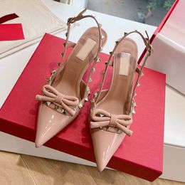 Dress Designer Women High Heel Red Shiny Thin Heels Black Metal Buckle Nude Womens Flat Shoes Rivet Sandal Various New Style Pumps with Dust Bag