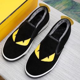 Autumn New Men Fashion Dress Shoes Luxury Designer Classic Little Monster Eyes Heel Rivet Famous Brand Casual Shoes Flat Bottom Anti Slides Plush Warm Mens Shoe