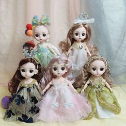 Dolls 17cm Bjd Girls Doll Moveable Joints Princess Dress 3D Eyes Convertible Clothing Mini Toys for Christmas Gifts 231207
