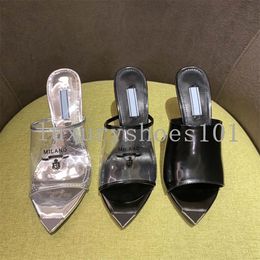 Designer-Sandalen für Damen, mit dreieckigem Logo, bedrucktem Plexiglas, PVC-Absätze, luxuriösen Milano-Sandalen, klobigen High-Heel-Hausschuhen mit silberner metallischer Einlegesohle