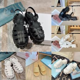 Neue Designer-Sandalen aus Gummi mit dicken Sohlen, hohl, Baotou-Damen, lässige Erhöhung, Schnalle, römische Flut, Outdoor-Strand-Sandale mit Box