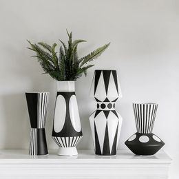 Decorative Objects Figurines Nordic design creative black and white ceramic vase abstract flower arrangement flower retro desktop home craft decoration 231207