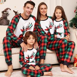 Family Matching Outfits Christmas Clothes Pajamas Set Adult Kids Mother Father Son Xmas Baby Rompers Sleepwear Pyjamas Outfit 231207