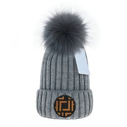 Designer Brand Men's Beanie Hat Women's Autumn and Winter Small Fragrance Style New Warm Fashion Knitted Hat V-11