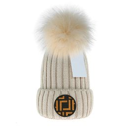 Designer Brand Men's Beanie Hat Women's Autumn and Winter Small Fragrance Style New Warm Fashion Knitted Hat V-5