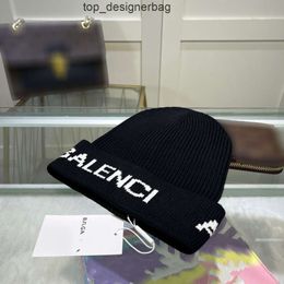 Designer Beanie Hat Classic Style Knitted Hat Letter High Quality Products Ski Party Suitable For Indoor And Outdoor Wear