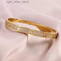 Chain Luxury Women Zircon Plated 18K Gold Bracelets Do Not Fade Titanium Steel Men Bracelet Couple High Jewelry Gifts YQ231208