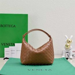 Venetaabottegas Handbag Bvswallace Shoulder a Lunch Bag That Can Be Picked Up and Left Immediately.