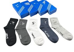 2023 Designer Men's and Women's Socks Five Brands Luxury Sports Socks Winter Net Letter Knitted Socks Pure Cotton U6