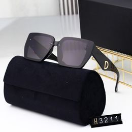 Designer Channel Sunglasses Cycle Luxurious Fashion Woman Mens Sunglasses Diamond Square Sunshade Crystal Shape Sun Full Package Glasses 3211