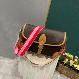 L Designer Bag Women Fashion Handbags Classic Letter Shoulder Bag Interior Zipper Crossbody Bags Multi Occasion Use