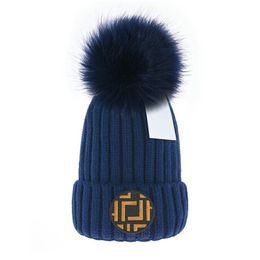 Designer Brand Men's Beanie Hat Women's Autumn and Winter Small Fragrance Style New Warm Fashion Knitted Hat V-14