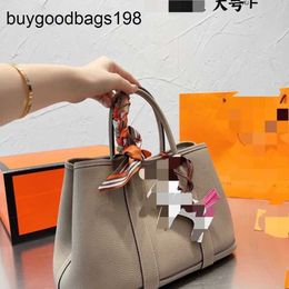 Designer Garden Party Bags 2023 New Hhome Leather Togo Calfskin Commuter Business Handbag Womens Large Capacity Tote Have Logo