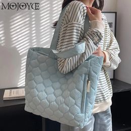 Evening Bags Quilted Women Handbags Large Capacity Winter Bag Fashion Cloud Cotton Padded Elegant Ruched Tote Soft for Vacation 231207