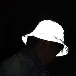 Berets 2022 Unisex Reflective Bucket Hats Men Women Hip Hop Caps Sports Night Fishman Light Novetly2270