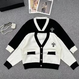 Autumn New Designer Womens Sweaters V-neck Fashion Versatile Knitted Cardigan Women Classic Letter Embroidered Top Coat
