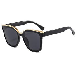 fashion Top quality Polarised Glass lens classical sunglasses men women Holiday sun glasses with cases and accessories 8228230I