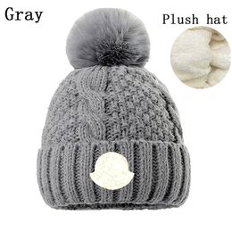 New Luxury classic designer autumn winter hot style beanie hats men and women fashion universal knitted cap autumn wool outdoor warm skull caps S-16