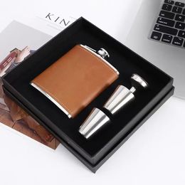 Hip Flasks 7/8oz Pu Leather Wrapping Whisky Bottle Flagon 18/8 Stainless steel Hip Flask Pocket Alcohol Bottle Set of gift boxes 231208