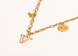 Necklaces Designers Popular Fashion Brand Pendant Necklaces Gold Plated Necklace Delicate Clip Chain Letter V Jewelry Pendant For 2769982