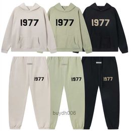 67vv 2024 Men's and Women's Hoodies Fashion Designer Essentialhoodies Fears of Double Line Flocked 1977 Plush Casual Set Trend