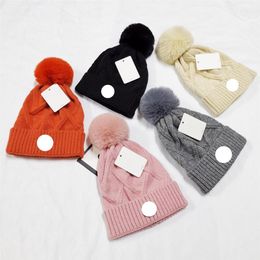 Fashion High quality Winter caps Hats Women and men Beanies with Real Raccoon Fur Pompoms Warm Girl Cap snapback pompon beanie231p