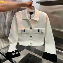 Designer Lapel Polo Women's Fashion Chest Pocket Alphabet Embroidery Printed Metal Buckle Knitted Long-sleeved Cardigan Jackets 688ss 2023