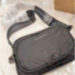 2023 latest classic chest bag canvas camera bag size 22 5 14 cm300z