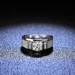 With Side Stones inbeaut 925 Silver Round Excellent Cut 1 ct D Colour Pass Diamond Test Moissanite Wedding Ring Men Moissanite PT950 Stamp Jewellery YQ231209