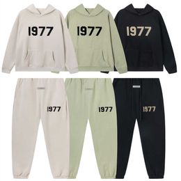 2024 Men's and Women's Hoodies Fashion Designer Essentialhoodies Fears of Double Line Flocked 1977 Plush Casual Set Trend 8sjr