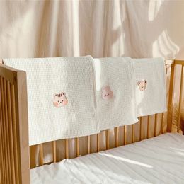 Blankets Swaddling Korean s Cartoon Embroidered Bear Rabbit born Baby Swaddle Wrap Soft Waffle Cotton Infant Quilt 231208