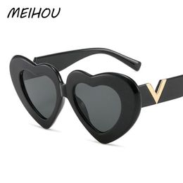 Sunglasses Love Heart Shaped Women Fashion Retro Cat Eye Sun Glasses Designer Travel Party Shades UV400241f