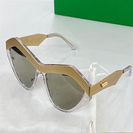 1055S New Women Sunglasses Fashion Diamond Sunglasses Anti-UV Lens Coated Mirror Lens Full Frame Color Coated Diamond cat eye Fram194q